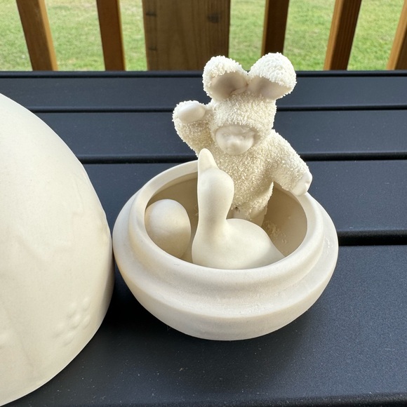 Vintage Porcelain Bisque Egg with bunny - Picture 7 of 7